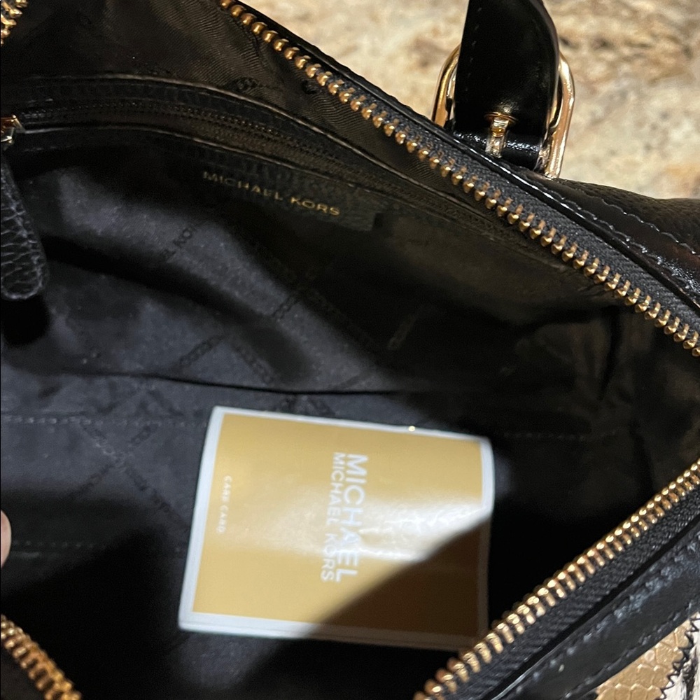 Michael Kors EUC Stanton Medium East West Leather Barrel Messenger Black Multi - Picture 10 of 12